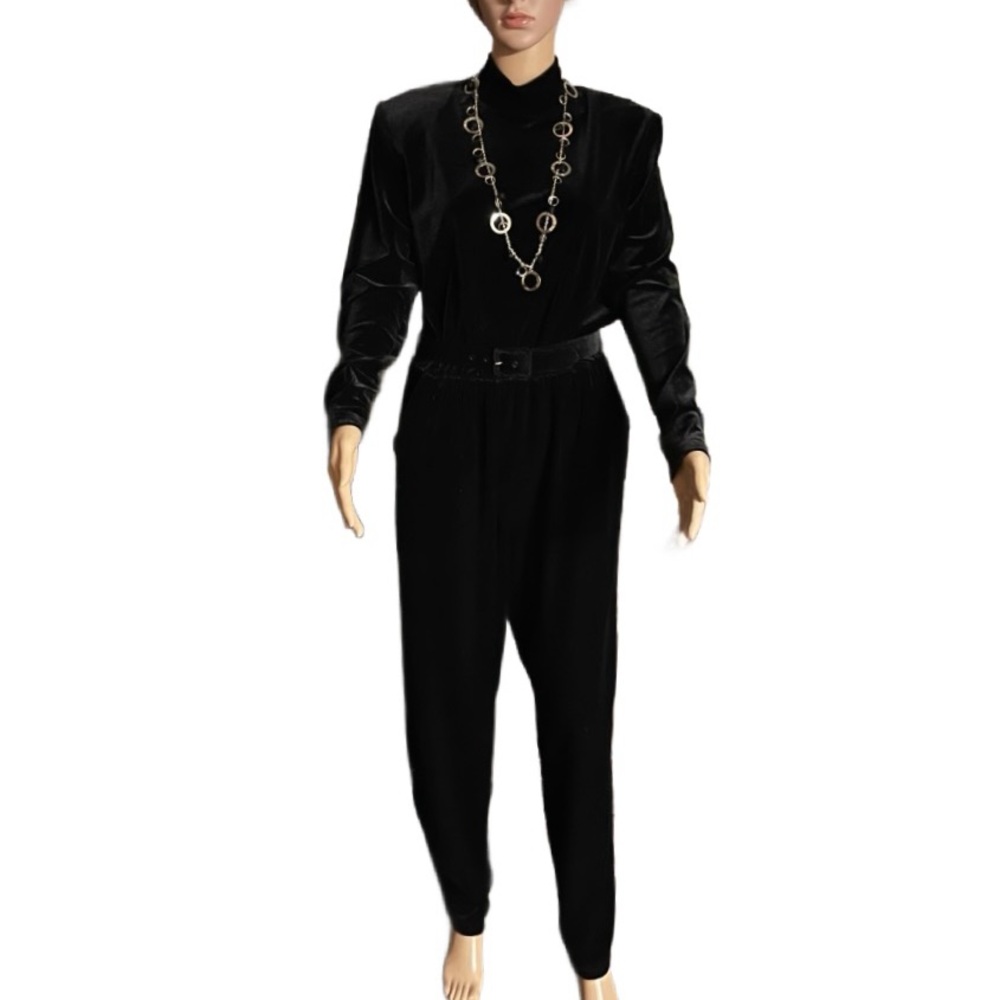 Frankie D ~ Women’s Size 10 ~ USA ~ Vintage ~  Black Velvet ~ Jumpsuit